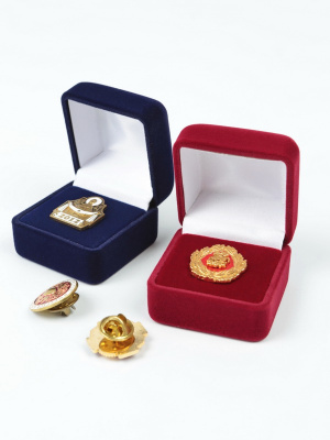  Футляр (43х43х36 мм) под значок на цанге, светло-бордовый