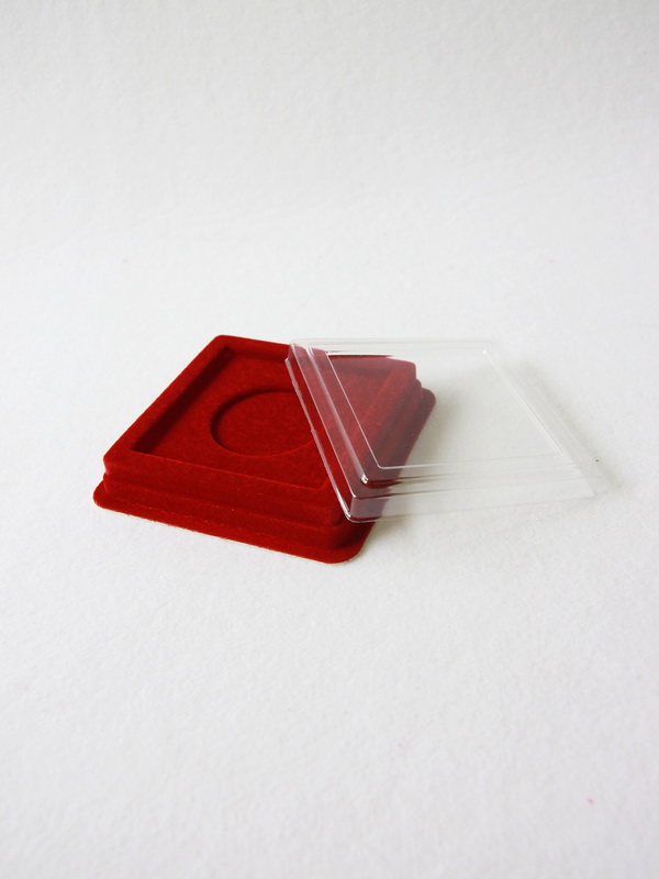  Сувенирная упаковка (106х106х20 мм) под медаль 44 мм, тёмно-бордовый