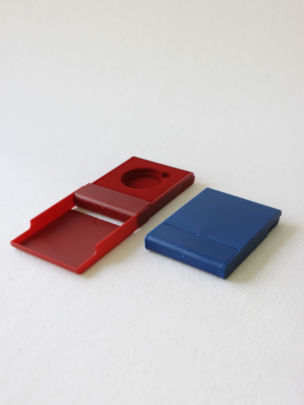  Футляр пластиковый (79х106х16 мм) для одной монеты в капсуле (диаметр 44 мм), светло-бордовый