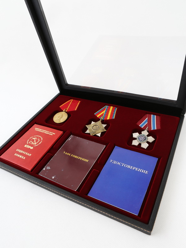  Бокс из искусственной кожи с прозрачным окном Nera Plus для 3 орденов с пятиугольной колодкой и 3 удостоверений, тёмно-синий