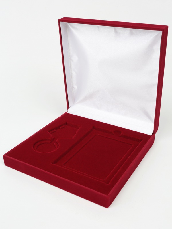  Футляр (160х160х33 мм) под медаль РФ d-37 мм и удостоверение (75х105х6 мм), тёмно-зелёный