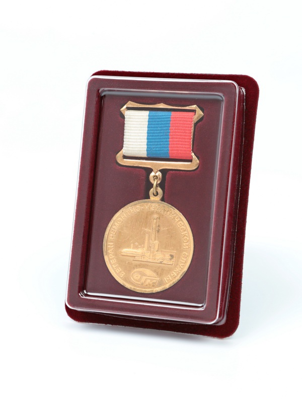  Сувенирная упаковка (63х91х15 мм) для медали на квадро колодке (удлинённая), тёмно-бордовый