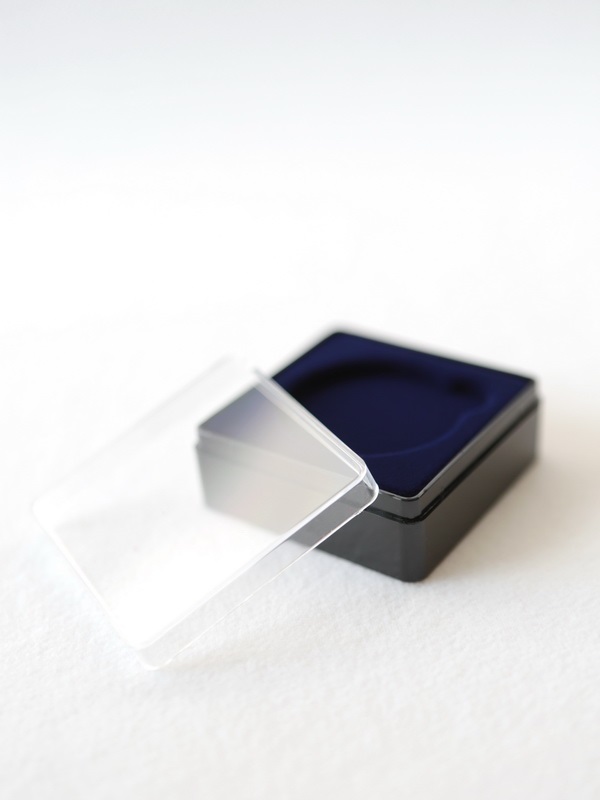  Футляр пластиковый (58х58х22 мм) для одной монеты, медали (диаметр 40 мм, глубина 4 мм). Черное основание, чёрный