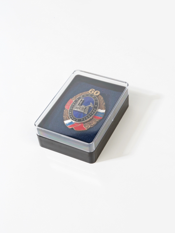  Пластиковый футляр (48х68х22 мм). Чёрное основание, прозрачная крышка, чёрный/синий