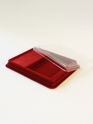 Сувенирная упаковка (181х142х22 мм) с поролоновой вставкой под универсальную медаль и удостоверение (81х112х12 мм)