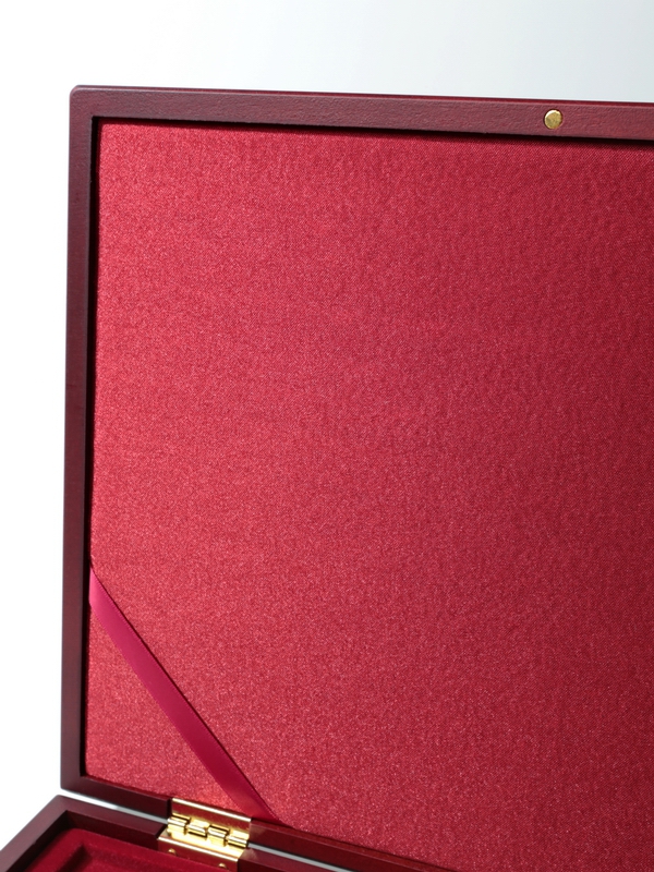 Футляр деревянный Volterra Uno (304х244х31 мм) для 20 монет в капсулах «Quadrum» (50х50х6 мм), светло-бордовый