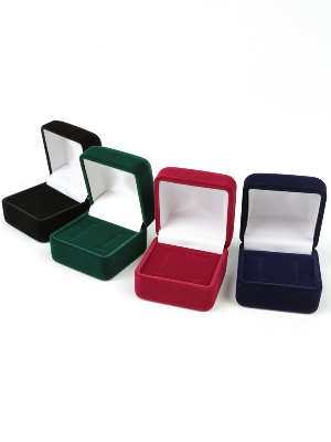 Футляр (43х43х36 мм) под серьги, прорези