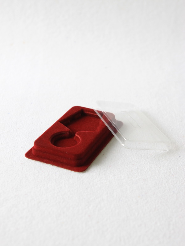  Сувенирная упаковка (60х100х20 мм) под медаль РФ d-32 мм, тёмно-бордовый