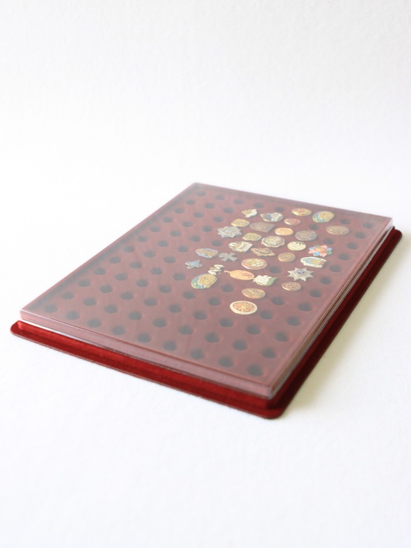  Планшет S (243х304х21 мм) на 108 цанг (под значки с цангой), тёмно-бордовый