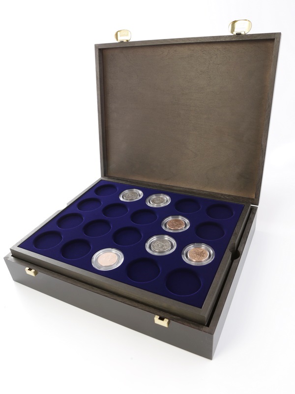  Деревянный бокс Carus (322х268х64 мм). 4 поддона. Для 80 капсул (диаметр 44 мм), тёмно-синий