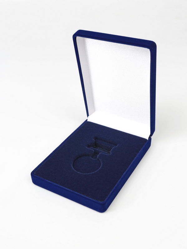  Футляр (90х124х32 мм) под медаль на квадро колодке (короткая), тёмно-синий