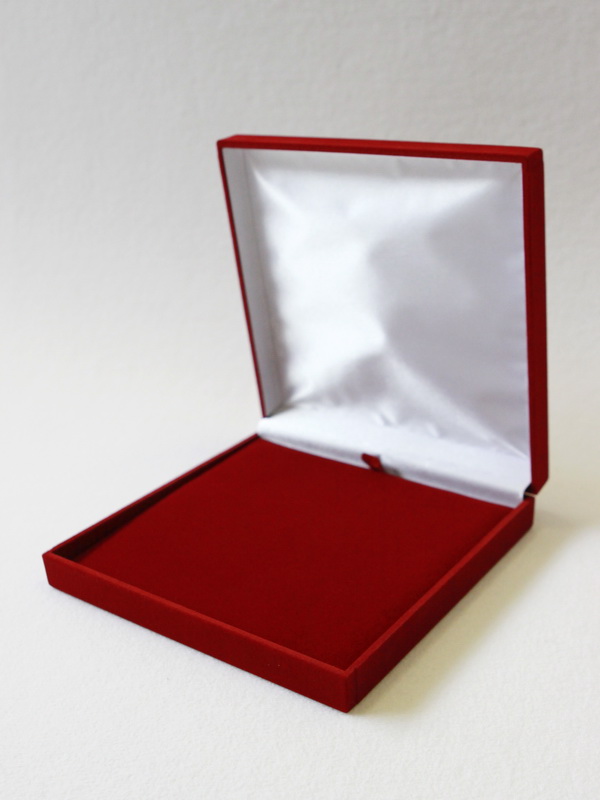 Футляр (160х160х33 мм) с универсальным ложементом, светло-бордовый