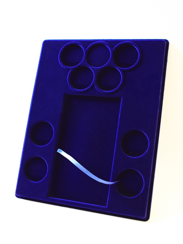  Планшет S (234х296х12 мм) для 1 банкноты Сочи-2014 в капсуле и 8 монет Сочи-2014 в капсулах (4 монеты располагаются в олимпийских кольцах), тёмно-синий