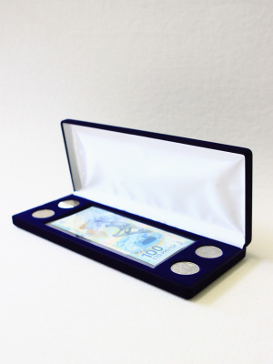 Футляр (255х103х27 мм) для 1 банкноты Сочи-2014 в чехле и 4 монет Сочи-2014 без капсул,  светло-бордовый