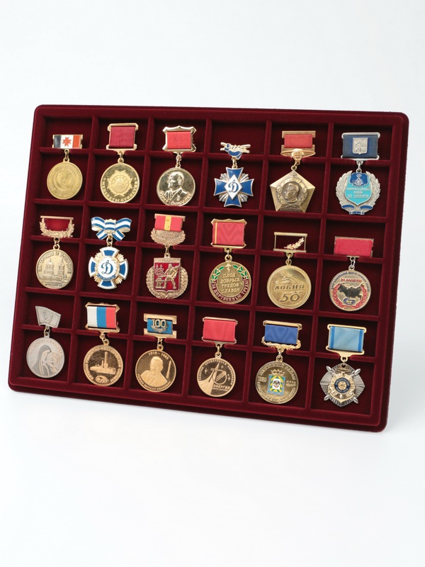 Планшет S (234х296х12 мм) на 18 ячеек (для медалей на колодках)