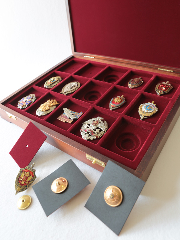  Футляр деревянный Vintage S (305х247х54 мм) на 15 ячеек (49х63х10 мм) под знаки с винтами + комплект вставок, тёмно-бордовый