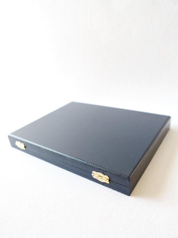 Футляр кожзам Sapfir S (298х237х33 мм) на 10 ячеек (49х101х7 мм)