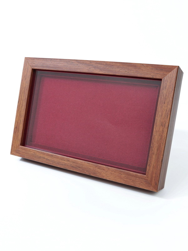 Багетная рамка M пластиковая под 1 ячейку (118х207х16 мм) с поролоновой вставкой. Вид 2