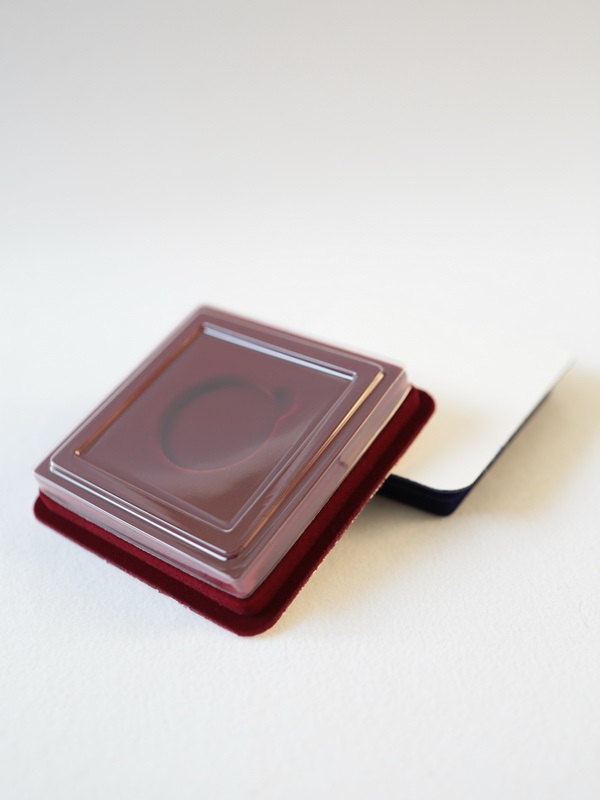  Сувенирная упаковка (106х106х20 мм) под монету, медаль (диаметр 40 мм, глубина 5 мм), тёмно-бордовый