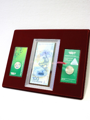 Планшет S (234х296х12 мм) для 1 банкноты Сочи-2014 в капсуле и 2 монет Сочи-2014 в блистере