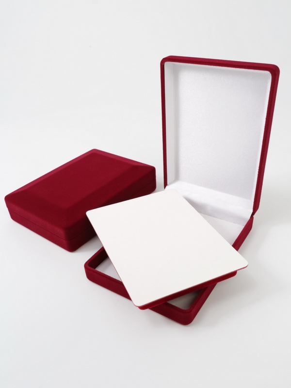  Футляр (90х124х32 мм) под медаль РФ d-32 мм с пятиугольной колодкой. Вынимаемый ложемент, светло-бордовый