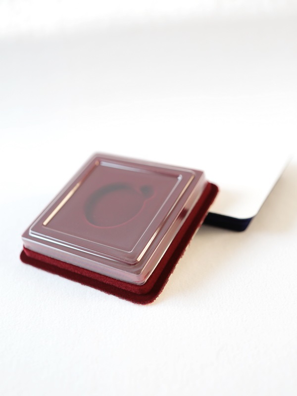  Сувенирная упаковка (106х106х20 мм) под монету, медаль (диаметр 40 мм, глубина 4 мм), тёмно-бордовый