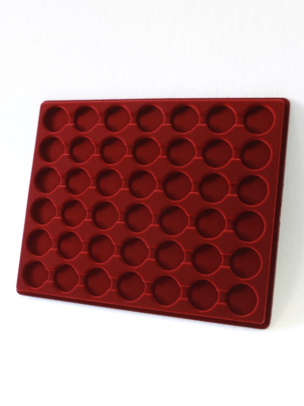  Планшет S (234х296х12 мм) для 42 монет в капсулах CAPS 25 Leuchtturm. Диаметр ячейки 32 мм, тёмно-бордовый