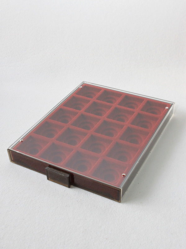  Кассета XL на 20 ячеек (47х47х10 мм) (под знаки с винтом), светло-бордовый