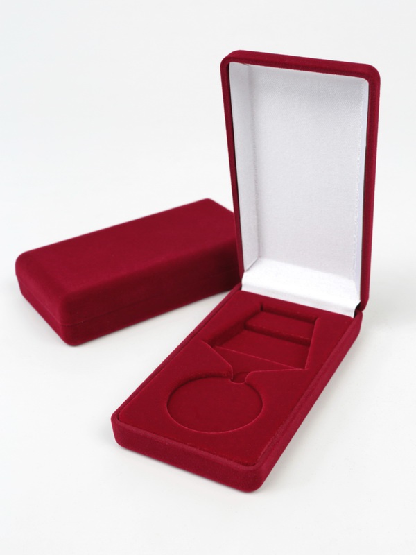 Футляр (62х116х26 мм) под медаль РФ d-37 мм с пятиугольной колодкой, светло-бордовый