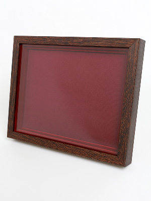 Багетная рамка G пластиковая под 1 ячейку (262х363х18 мм) с поролоновой вставкой. Вид 1