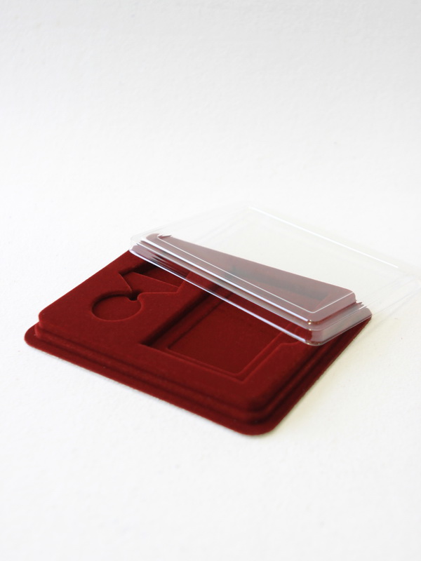  Сувенирная упаковка (181х142х22 мм) под медаль РФ d-32 мм и удостоверение (72х102х6 мм), тёмно-бордовый