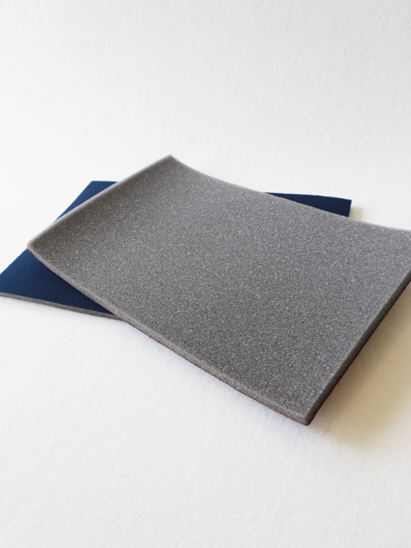 Поролоновая вставка с тканевым покрытием (196х308х9 мм). Серия L