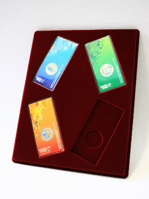 Планшет S (234х296х12 мм) для 4 Олимпийских монет Сочи-2014 в блистере. Вертикальный