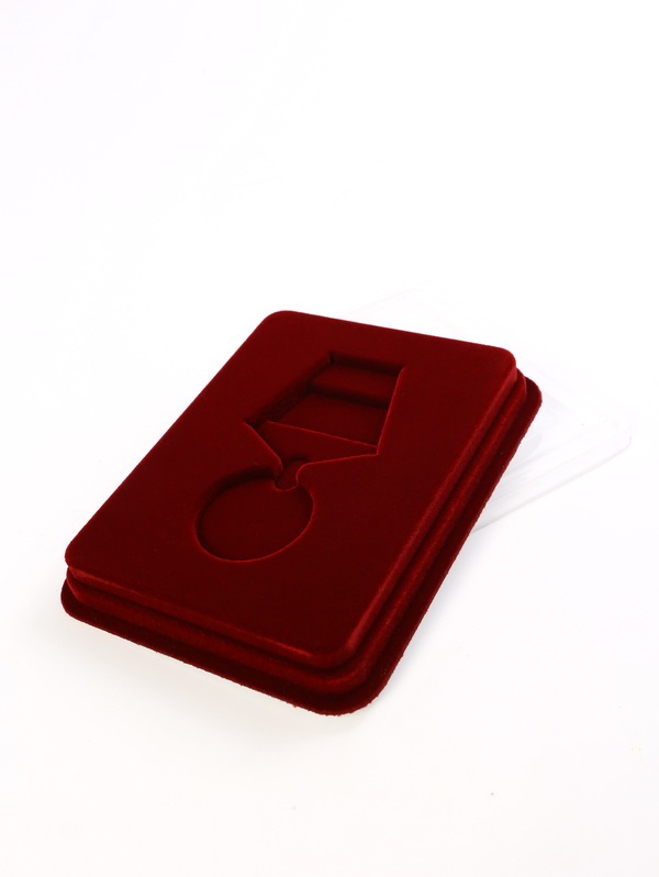  Сувенирная упаковка (110х139х22 мм) под медаль РФ d-35 мм, тёмно-бордовый