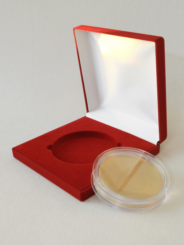  Футляр (195х196х50 мм) на 1 монету в капсуле (диаметр 120 мм), светло-бордовый