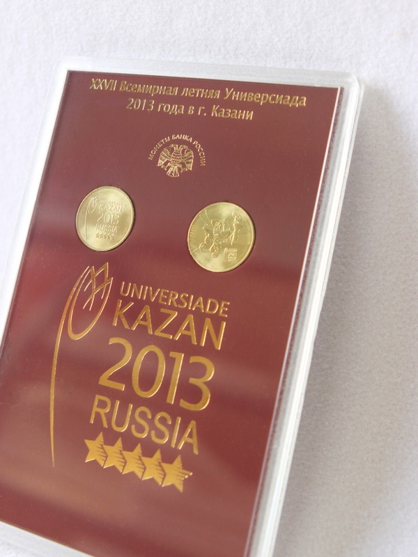  Подарочный набор «XXVII Всемирная летняя Универсиада 2013 года в г. Казани», (русский-английский текст), Вид 1 (в пластике)., тёмно-бордовый