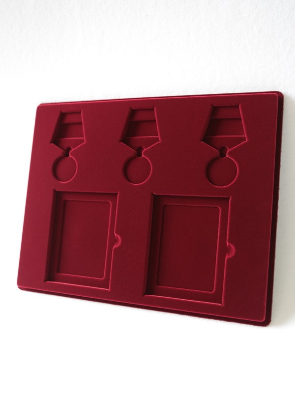 Планшет S (234х296х12 мм) на 3 медали РФ d-32 мм и 2 удостоверения, тёмно-бордовый