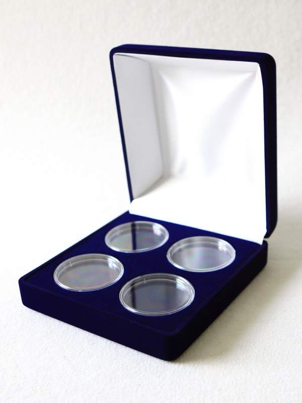 Футляр (120х131х50 мм) на 4 монеты в капсулах (диаметр 46 мм),  светло-бордовый