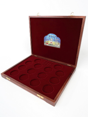 Футляр деревянный Vintage S (305х247х40 мм) для 14 серебряных монет Кубок Конфедераций 2017 и Чемпионат мира по футболу 2018 в капсулах. Талисман