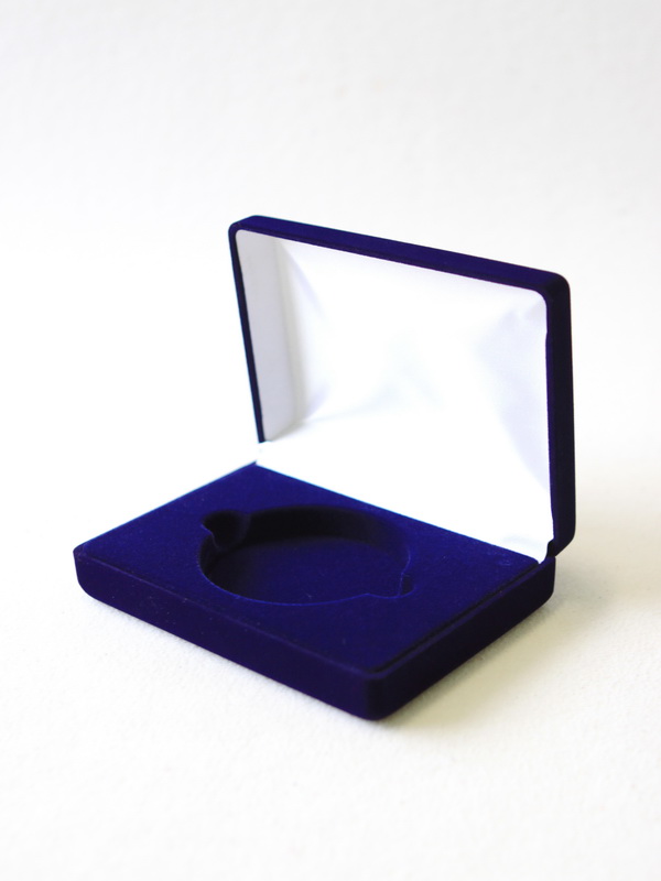  Футляр (142х102х42 мм) для одной монеты в капсуле (диаметр 74 мм), тёмно-синий