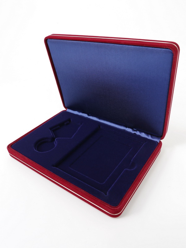  Футляр замшевый (182х128х34 мм) под медаль РФ d-32 мм и удостоверение (75х100х5 мм), тёмно-синий