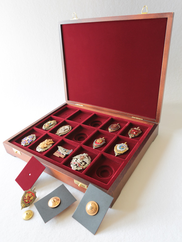 Футляр деревянный Vintage S (305х247х54 мм) на 15 ячеек (49х63х10 мм) под знаки с винтами + комплект вставок