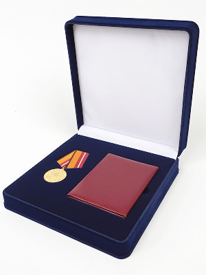 Футляр (186х192х50 мм) под медаль РФ d-32 мм и удостоверение (81х112х6 мм)