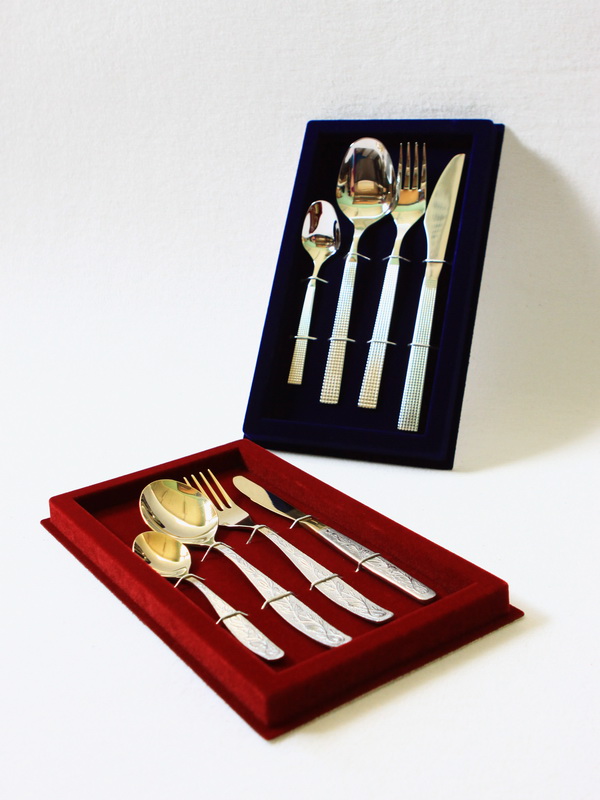  Сувенирная упаковка под набор из 4-х столовых предметов (145х255х32 мм), зелёный