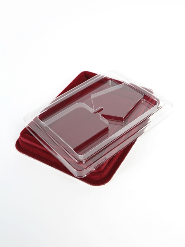  Сувенирная упаковка (110х139х22 мм) под орден на пятиугольной колодке (в крышке) и удостоверение (81х112х6 мм), тёмно-синий