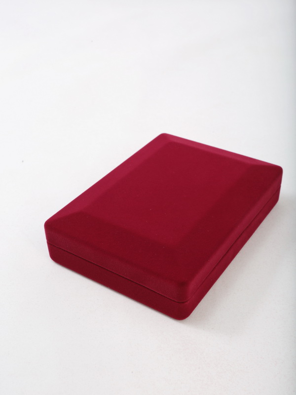  Футляр (90х124х32 мм) под медаль (диаметр до 71 мм) на ленте, светло-бордовый