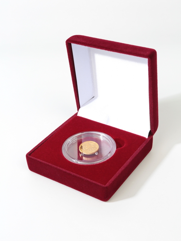  Футляр (76х76х41 мм) для одной монеты в капсуле (диаметр 44 мм), светло-бордовый