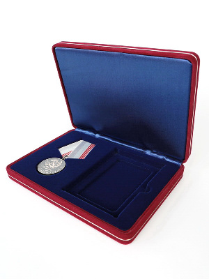 Футляр замшевый (182х128х34 мм) под медаль РФ d-37 мм и удостоверение (70х100х8 мм)