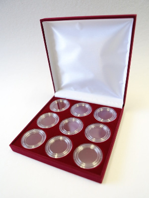 Футляр (160х160х33 мм) под 9 монет в капсулах (диаметр 44 мм)