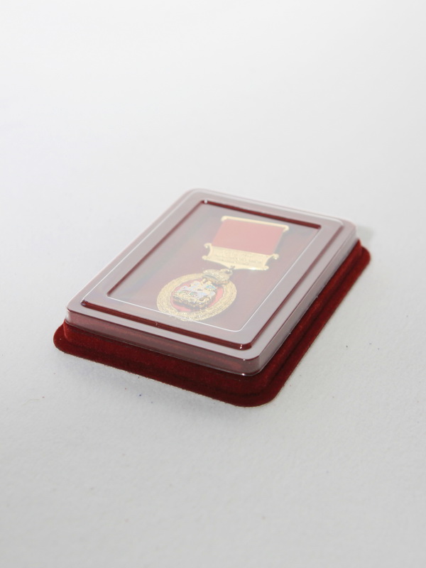  Сувенирная упаковка (110х139х22 мм) с поролоновой вставкой под универсальную медаль (59х97х16 мм), тёмно-синий